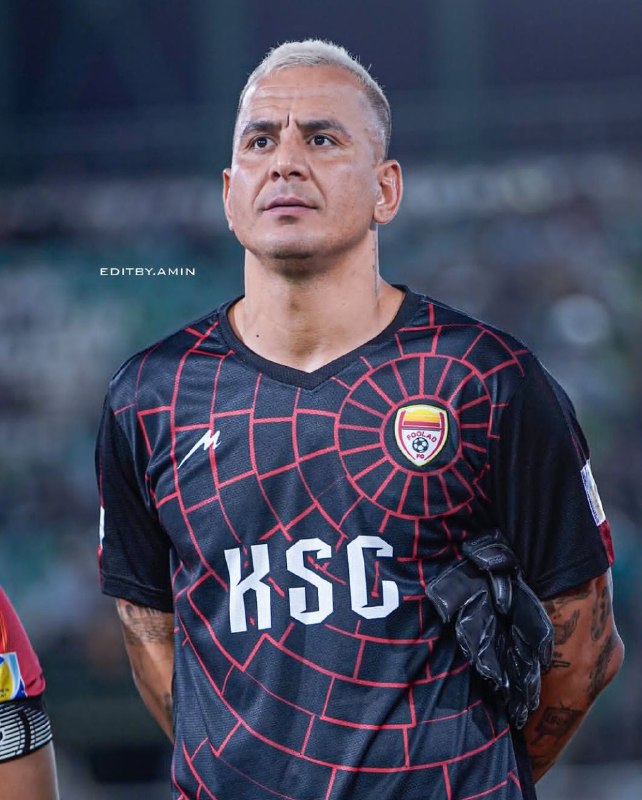 توپ طلا 🥎: حامد لک هم بعد از قهرمانی تو جام جهانی به قولش عمل کرد و موهاشو سفید کرد🤍@Golden_Bal | Nima