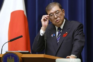 【石破茂「战后80年」个人感言】日本首相石破茂发表「战后80年」个人感言，东京。10月10日，即将卸任的日本首相石破茂以非正式的「个人见解」形式发表二战结束80周年首相感言。石破茂指出，旧日本帝国未能避免战争的主要原因在于战前政府失去对军队的控制、对国际形势的误判和媒体鼓吹战争的舆论氛围，他呼吁日本国民深刻吸取历史教训，强调当代政治家必须具备控制军队的能力和洞察力，决不能屈服于不负责任的民粹主义和狭隘的仇外心理。石破茂本次「战后80年」首相谈话因自民党内保守势力反对而无法以内阁决议形式发表，全文共7页，约6