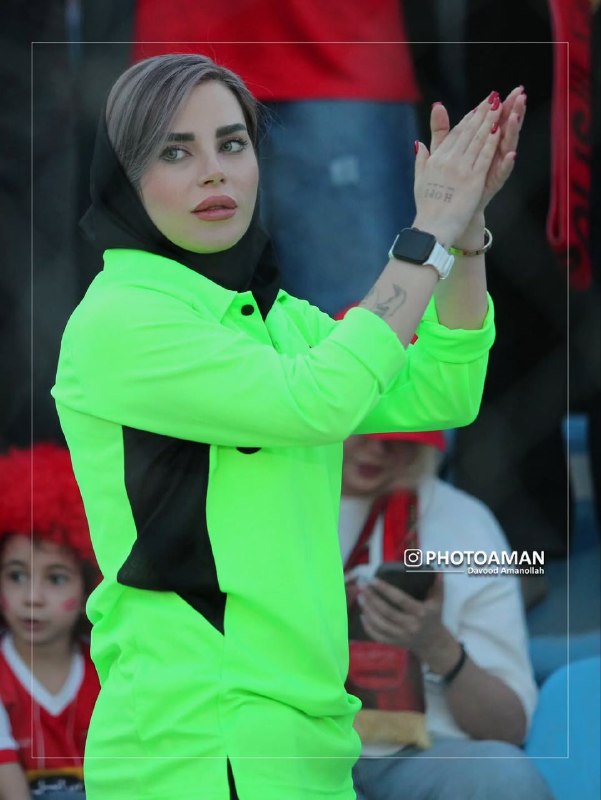 Artesh sorkh Asia: لیدر جایگاه تیفوسی های پرسپولیس ✊❤⚽️@Arteshsorkhasia666