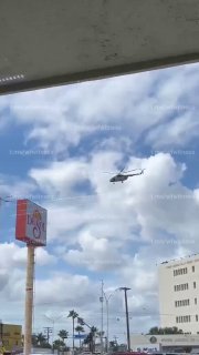 ️🇲🇽 לתגבור הפעילות האווירית, נפרס מסוק MI-17 ממזכירות חיל הים (SEMAR) והוא טס מעל השטח העירוני ופאתי מטמו…