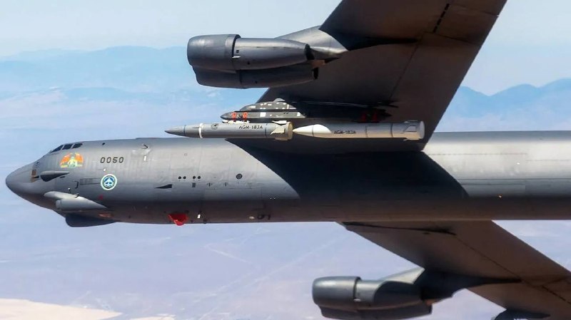 דווח כי ה-USAF הזמין טילים היפרסוניים של ARRW הטיל הזה ישמש את מפציצי ב-52 ומפציצי ב-1