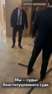 נשיא פולין קרול נורוקי, לאחר שעזב את בית הדין לחוקה, הודיע על התייעצויות דחופות עם כוחות הפרלמנט. בעודו בבי…