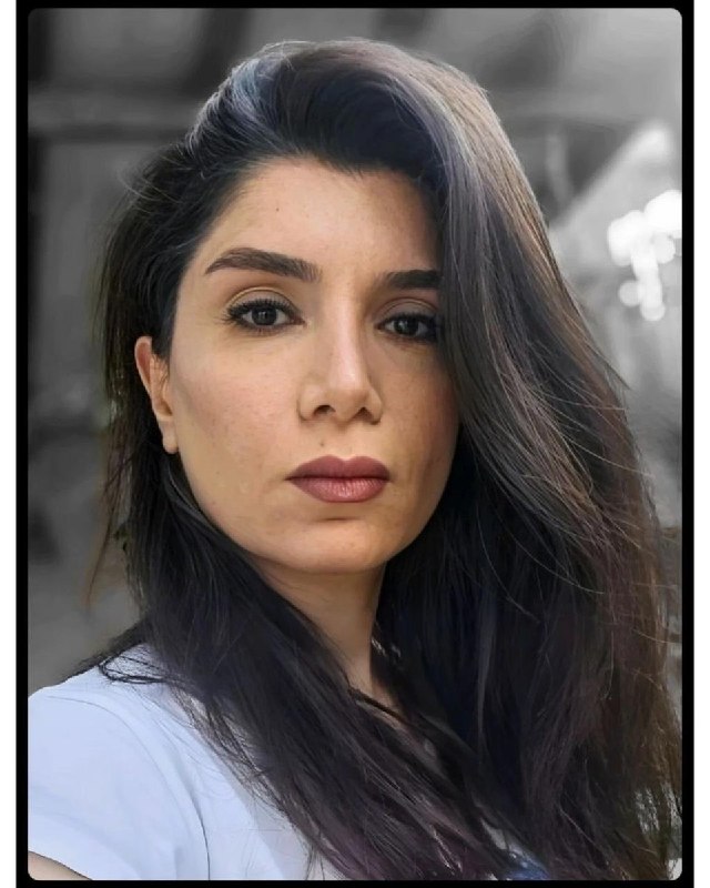 چند قرن بردگی: نهایت رحیمی دشتی، تک‌فرزند خانواده ۱۸ دی با گلوله جنگی به گردنش کشته شد.حالا صدای مادرش مانده که بر مزار تنها فرزندش فری