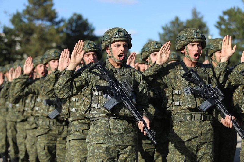 מתגייסים חדשים בקוסובו מסיימים הכשרה בסיסית עם מספרי גיוס טובים יותר מאשר שנים קודם לכן,