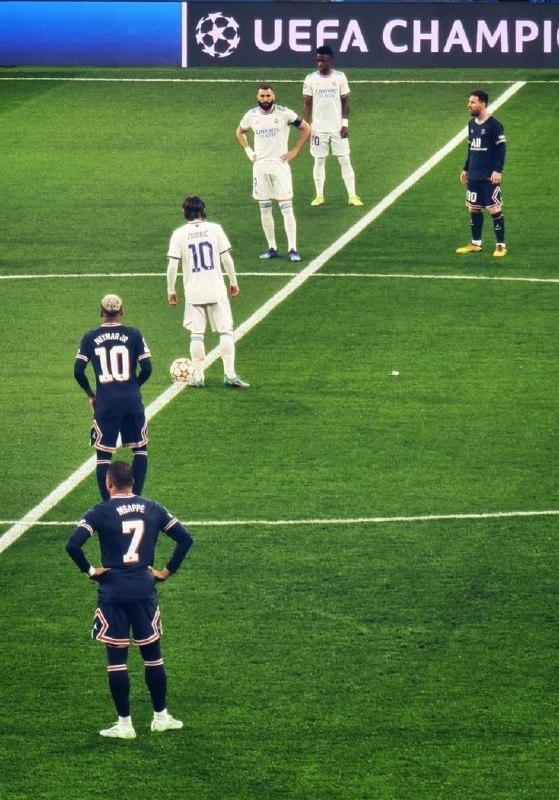 رئال مادرید | Real Madrid C.F: استوری اسطوره بنزما در اینستاگرام @RealMadridFansتو این تصویر بنزما هتریک کرد وینی پاس گل داد مودریچ پاس گل داد نیمار پا
