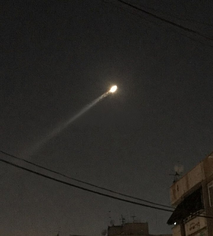 〰️🇦🇪 אישור חזותי לשיגור טילים מאיראן, כנראה לעבר איחוד האמירויות הערביות.