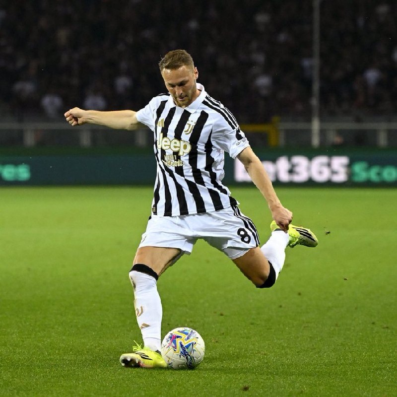 Juventus.iR: عربستانی ها با پیشنهادی جذاب شرایط کوپ را سوال کرده اند. یوونتوس مشکلی با این موضوع ندارد و تصمیم نهایی به عهده ی بازیکن