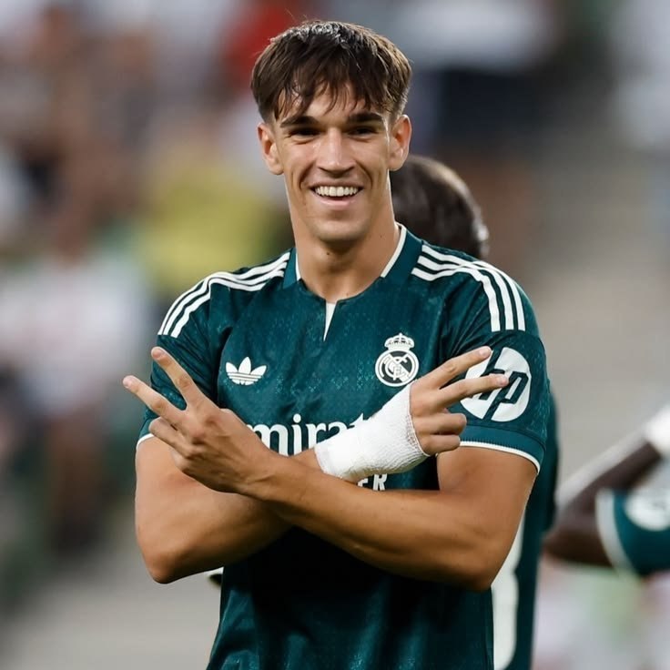 رئال مادرید | Real Madrid C.F: 🎙🇪🇸 کارلوس اسپی: واقعاً شگفتانگیز است، بازی کردن در کنار کیلیان و با تمام این بازیکنان، حضور در اینجا یک امتیاز بزرگ اس