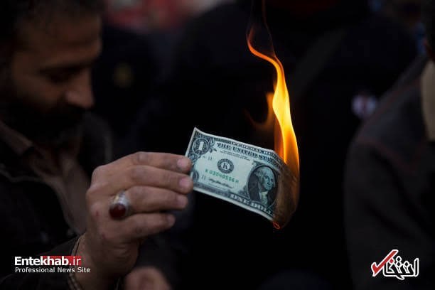 برای ایران: قیمت دلار آمریکا برای اولین بار در بازار آزاد ایران به ۲۰۰ هزار تومان رسید و این، یک رکورد جدید برای کاهش ارزش پول رایج