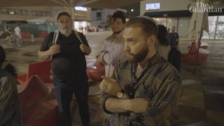 מצביע צעיר ישראלי טיפוסי דן במצב מחוץ לעצרת למען איתמר בן גביר "אני חושב שזה מאוד חשוב ליישב ולספח את עזה…