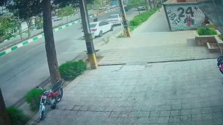 👈A horrifying video of a woman who went to court for her marriage payment (mahr) and was run over by her husband with a car