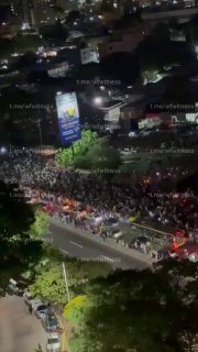 ️🇻🇪 תומכיה של מנהיגת האופוזיציה מריה קורינה מצ'אדו מתאספים בשכונת ואלה קוצ'ה בקראקס לאחר שובה מהגלות.