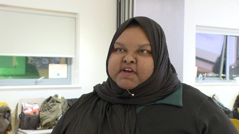 "ودف: ایشون آنیکا احمد 23 ساله، با 150 کیلو وزن، سفیر سلامت و بهداشت زنان در کشور ولز هستن.@whathfuck