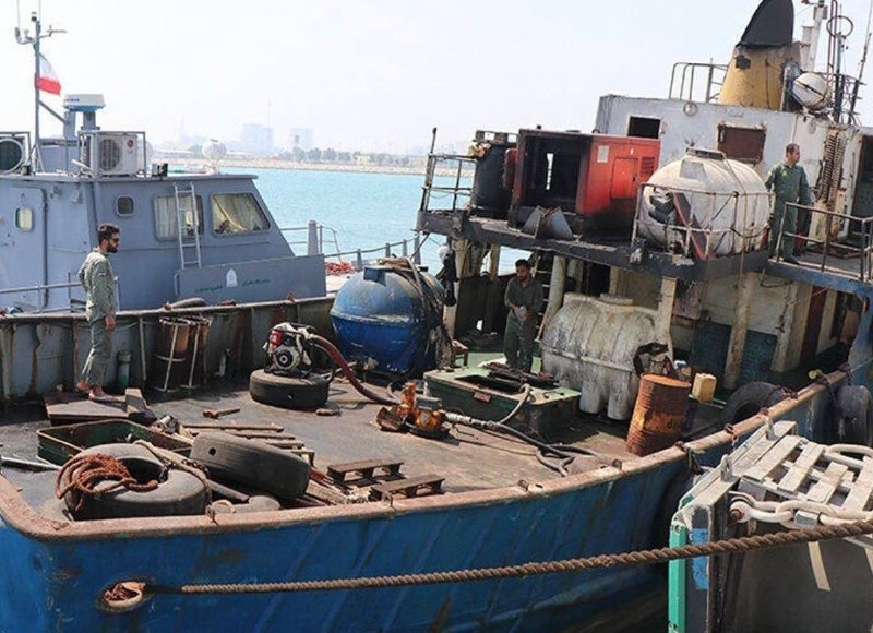 ️🇮🇷משמר הגבול הימי של מינאב תפס 11 ספינות שניסו להשיג 7,000 ליטר בנזין. כמו כן, נעצרו תשעה אנשים בקשר לפש…