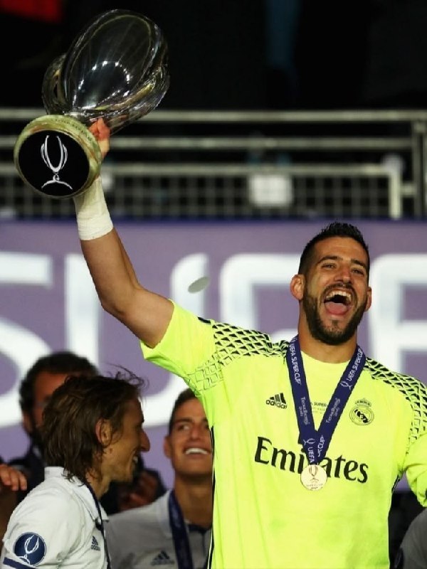 رئال مادرید | Real Madrid C.F: 🎙 کیکو کاسیلا: اول از همه، بیایید روشن باشیم: شما هرگز دیگر یک کروس نخواهید داشت.من باید از این پیش‌فرض شروع کنم. فکر می