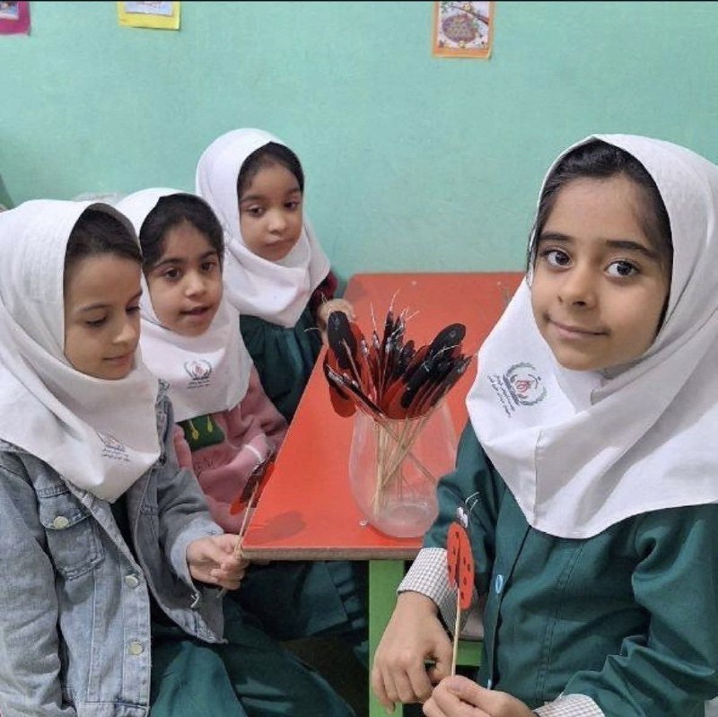 برای ایران: آتنا، سلما، حنانه، اسرا.هرچهار کودکِ کلاس اولی تصویر، در جنایت میناب کشته شدند./مینا قربانی@ForIran_ir