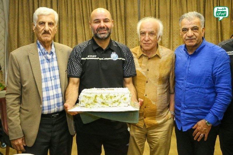 خبر ایران | irNews: آشتی‌کنان سهراب بختیاری‌زاده و صالح حردانی چاشنی جشن تولد سرمربی استقلال در اردوی این تیم در بصره @irNewsآشتی‌کنان سهراب