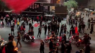 🎦 נוכחות אנשים בכיכר המהפכה, שלוש שעות לפני תחילת טקס הלווייתו של מר הרג איראן