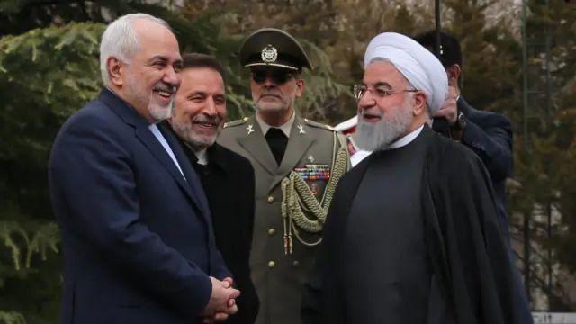 سڪــــوت ممنوع: ظریف: قرار بود بعد رفتن آمریکا از افغانستان، نظام شاهنشاهی اونجا مجدد برگرده اما ما نزاشتیم و کمک کردیم طالبان قدرت بگیر