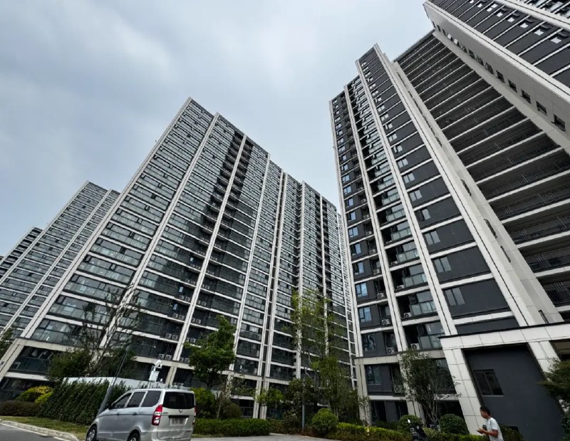 高校买商品房当学生宿舍：空调洗衣机齐全，双人间一年 1320 元