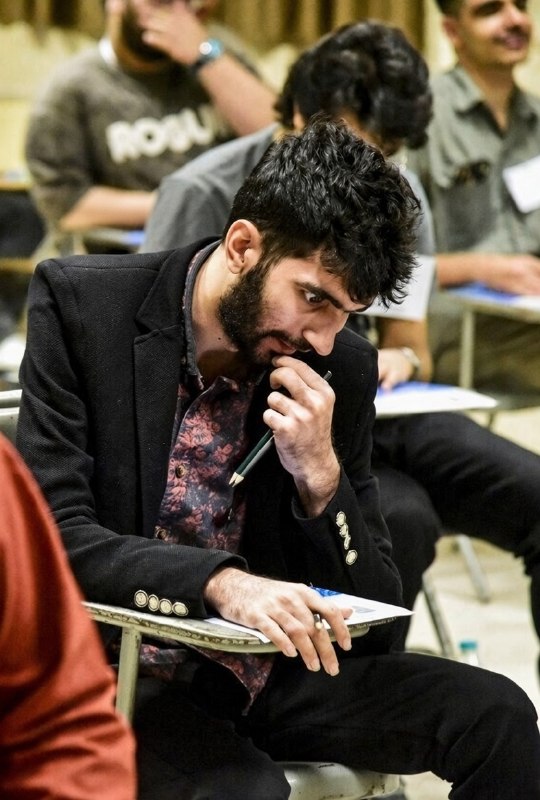 درتی کیدز: از قیافه این پسره میشه فهمید به کنکوریا امروز چی گذشته:طبق گزارش، کنکور امروز انقد سخت بوده که انتقام قاسم سلیمانی، حسن 