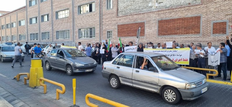 اعتراض مدنی بازار: تجمع اعتراضی متقاضیان زمین‌های مدنی پس از ۲۳ سال بلاتکلیفیبر اساس گزارش‌های دریافتی، صبح امروز سه‌شنبه ۲۷ مردادماه جمعی 