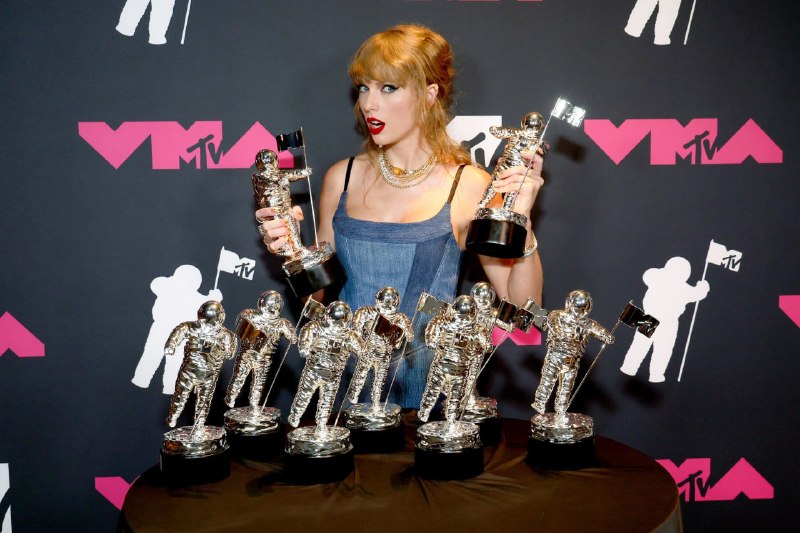 Taylor Swift: — تمامی نامزدی های تیلور سوییفت در مراسم VMAs امسال : THE FATE OF OPHELIA: Video of The Year (VOTO POPULAR) Best Directi