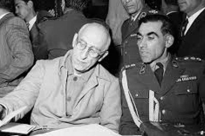 چه باید کرد؟: در دادگاه دکتر مصدق، سرهنگ جلیل بزرگ مهر، به عنوان وکیل تسخیری معرفی شد.بزرگ مهر برخلاف تصور نظام شاه، تمام تلاش خود را