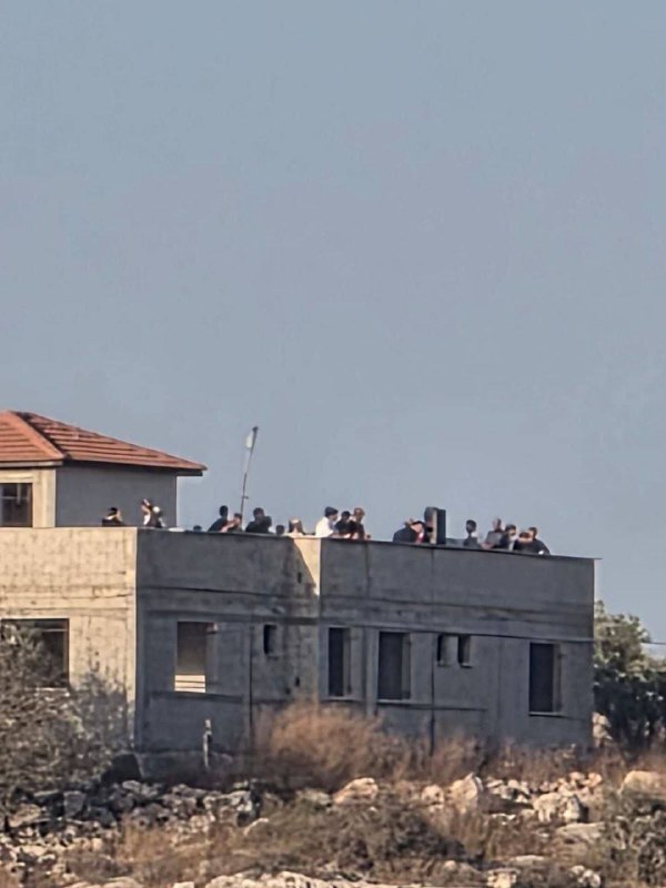 הרחבה חדשה של ההתנחלות... מתנחלים תופסים בית בבנייה מצפון לקראוואת בני חסן, ממערב לסלפית.
