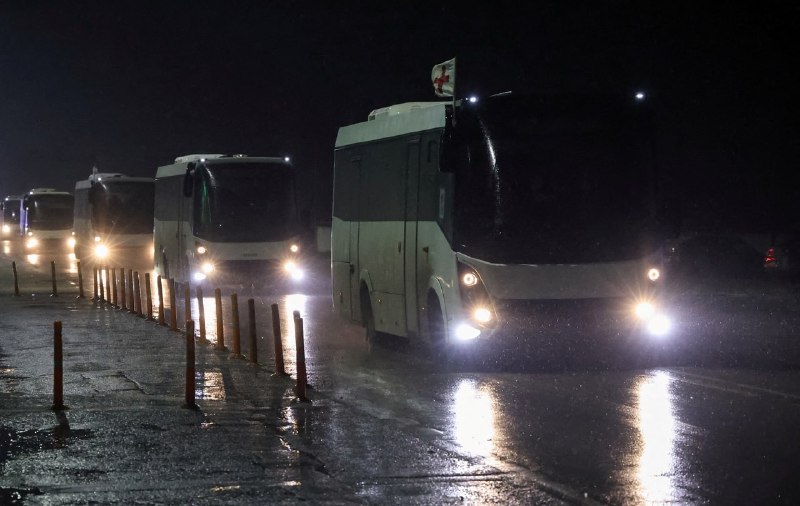 מאות מאולשקי הכבוש הרוסי נוחתות בבלארוס בדרך לאוקראינה. ארבעה מטוסים שהובילו מפונים מהעיר מוכת המלחמה הגיעו…