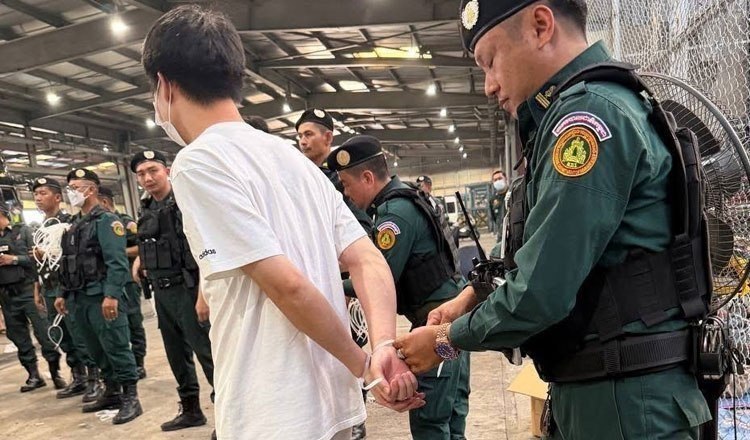 东南亚华人大事件：今年已有超过4.2万名外国人被柬埔寨驱逐出境 今年上半年 柬埔寨共驱配图