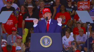 🎥 Trump's new antics during his speech in Georgia.