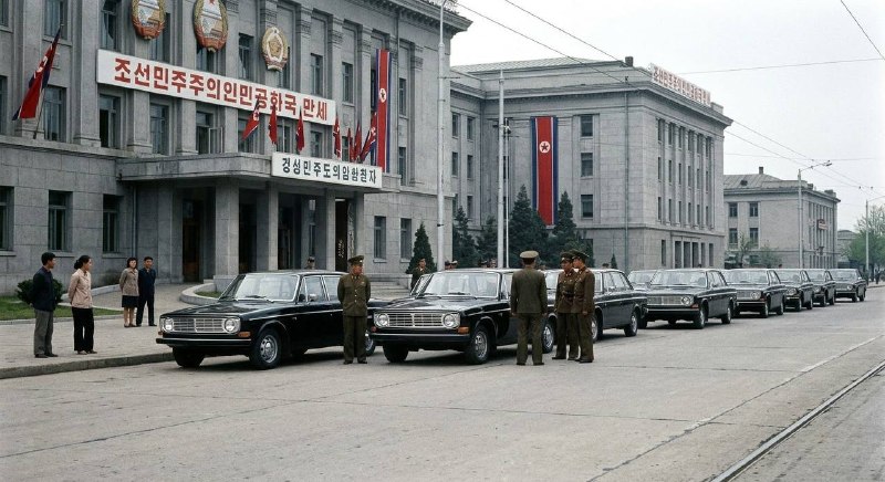 توییتی: 🔴شاید جالب باشه براتون که بدونید ، سال ۱۹۷۴ کره شمالی حدود ۱۰۰۰ دستگاه ولوو ۱۴۴ از سوئد خرید و ماشینها هم تحویل داده شد