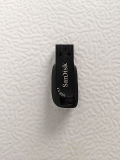 #出售 #电子产品 #U盘 联系 De des 价格 95出售256G的闪迪酷遂U盘，拆封后仅存过一次监控，一直闲置。价格为暂定，可议价