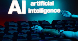 维基百科与微软、Meta 等科技巨头签署 AI 内容训练合作协议维基媒体基金会 1 月 15 日宣布，已与微软、Meta、亚马逊等多家科技巨头签署合作协议，允许这些公司付费获取维基百科内容用于 AI 模型训练。此举标志着这家非营利组织在将科技公司对其内容依赖转化为收入方面迈出重要一步。维基百科拥有超过 300 种语言的 6500 万篇文章，是生成式 AI 聊天机器人和助手训练数据的关键组成部分。然而，公司大量抓取免费的维基百科知识用于 AI 训练，推高了服务器需求和成本，而该非营利组织的主要收入来源是公众小
