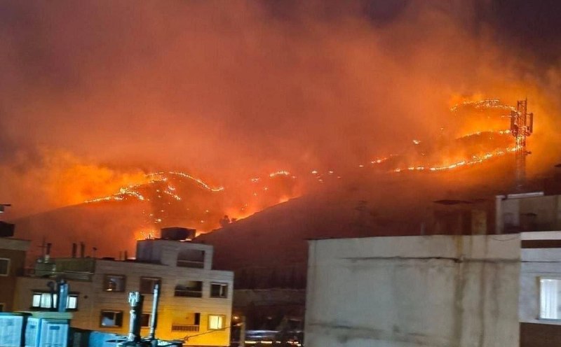 🔴 תמונות נוספות של השריפה המתמשכת במשרדי מפלגות האופוזיציה בסולימאני, עיראק