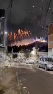 🇧🇷 - תושבים תיעדו תצוגת זיקוקים מסיבית באזור סביב Igreja da Penha בליל יום ראשון (25), חוגגים את Luiz Iná…