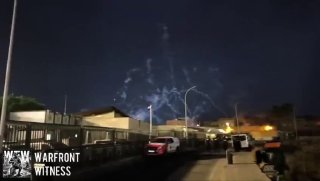 ️🇪🇸🇲🇦 כוחות הביטחון הספרדיים השתמשו בגז מדמיע כדי לפזר ניסיון מעבר המוני חדש בגדר הגבול מליה ממרוקו. הר…