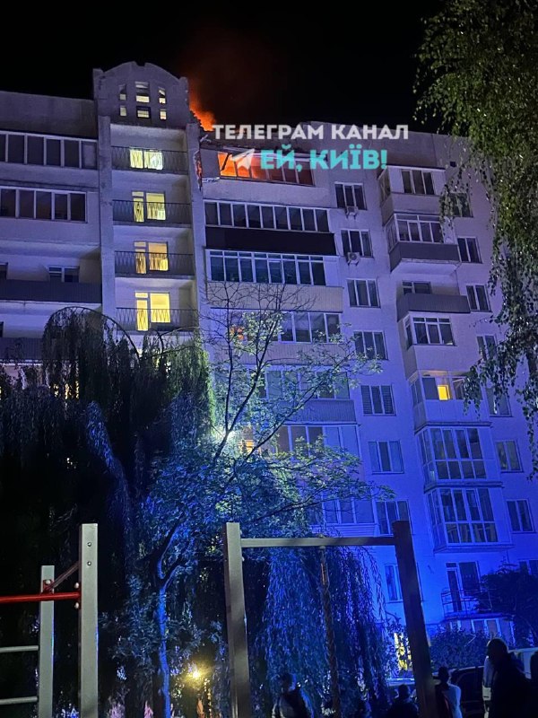 ️🇺🇦🇷🇺 מל"טים רוסים תקפו דירה רב קומות בבוריספיל, מזרח אזור קייב, במהלך חדירת המל"ט הרוסי לאוקראינה הערב.