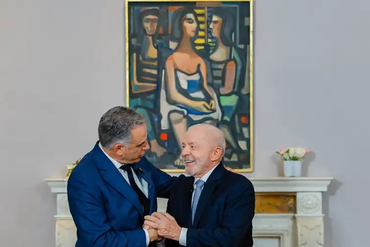 ימנדו אורסי מברך את לולה על ניצחונו בקלפי נשיא אורוגוואי, יאמנדו אורסי, דיווח כי שוחח בטלפון עם לואיז אינאס…