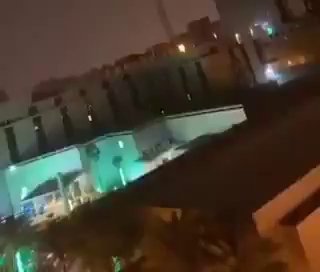 ️🇾🇪🇸🇦 The Houthis attacked Riyadh this evening with residents recording the sound of explosions over the city.