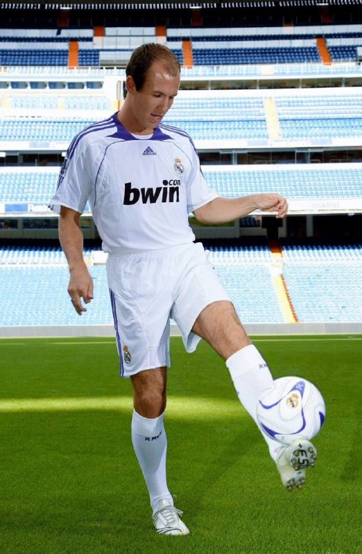 رئال مادرید | Real Madrid C.F: 📅🔙 در چنین روزی یعنی در تاریخ ۲۳ آگوست سال ۲۰۰۷: 🇪🇸 رئال بازیکن جدیدش آریین روبن رو معارفه کرد. 🔥🤍🆔 @RealMadridFans🇪🇸|