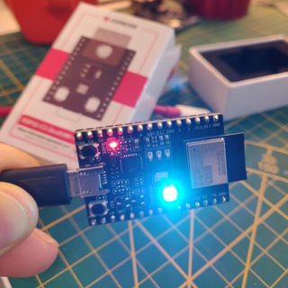 ESP32 S2 S3 C3 RISC-V (ES/EN)