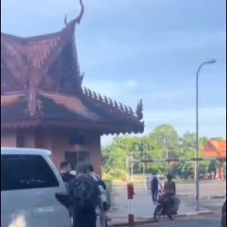 东南亚华人大事件：目前来看 大部分外籍人员都已经往老挝方向转移 通过柬老边境口岸离开柬配图