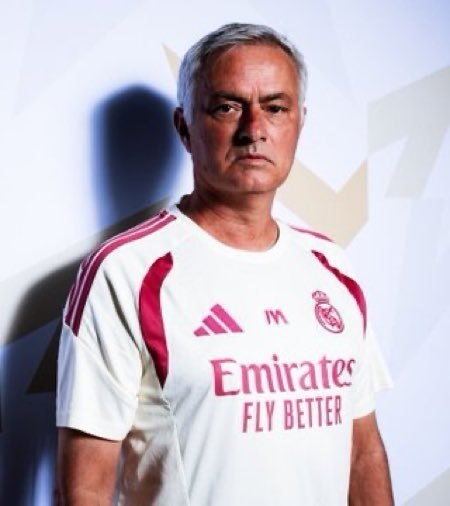 رئال مادرید | Real Madrid C.F: از خاص بودن آقای مورینیو همینقدر بس که یان دیومانده تو آخرین مصاحبه اش میگه من انقدر مورینیو رو دوس دارم که حاضرم براش ب