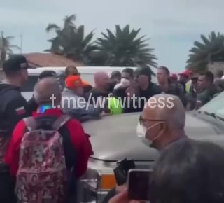 🇻🇪🇺🇸 דיווחים ראשוניים הצביעו על התכתשות וחסימה לכאורה של השר דיוסדדו קאבלו נגד צוותי החילוץ של ארה"ב בל…