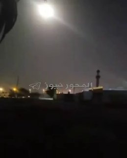 💢 סרטון קרוב יותר של פיצוצים משניים חוזרים ונשנים במחסן תחמושת השייך לכוחות חשד א-שעבי באל-דיר, מחוז בצרה…