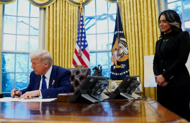 اخبار جنگ ایران امریکا: 🇺🇸🇮🇷 وال استریت ژورنال: رئیس جمهور ایالات متحده، دونالد ترامپ، توسط گابارد، مدیر وقت سازمان اطلاعات ملی، هشدار داده شد ک