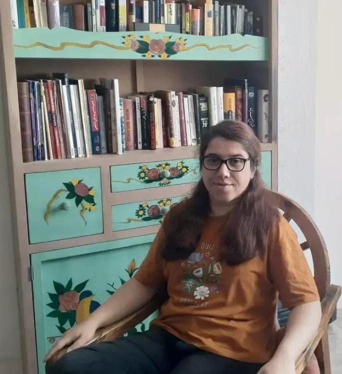 جوانه ها (از زندان تبریز بگو!!): حکم یک سال و سه ماه زندان مریم دریسی به اجرای احکام رفتمریم دریسی که بارها بازداشت و زندانی شده در قیام دی ماه ۱۴٠۴ نیز