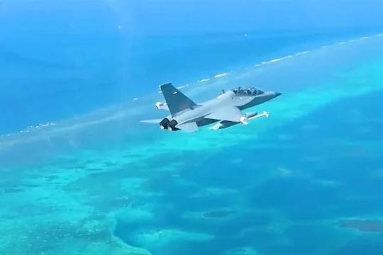 ️🇨🇳🇵🇭 SCMP: סין שלחה לפחות שלושה מטוסי אימונים חמושים מסוג JL-10 הנושאים טילי PL-5 כדי להרחיק מטוסים קל…